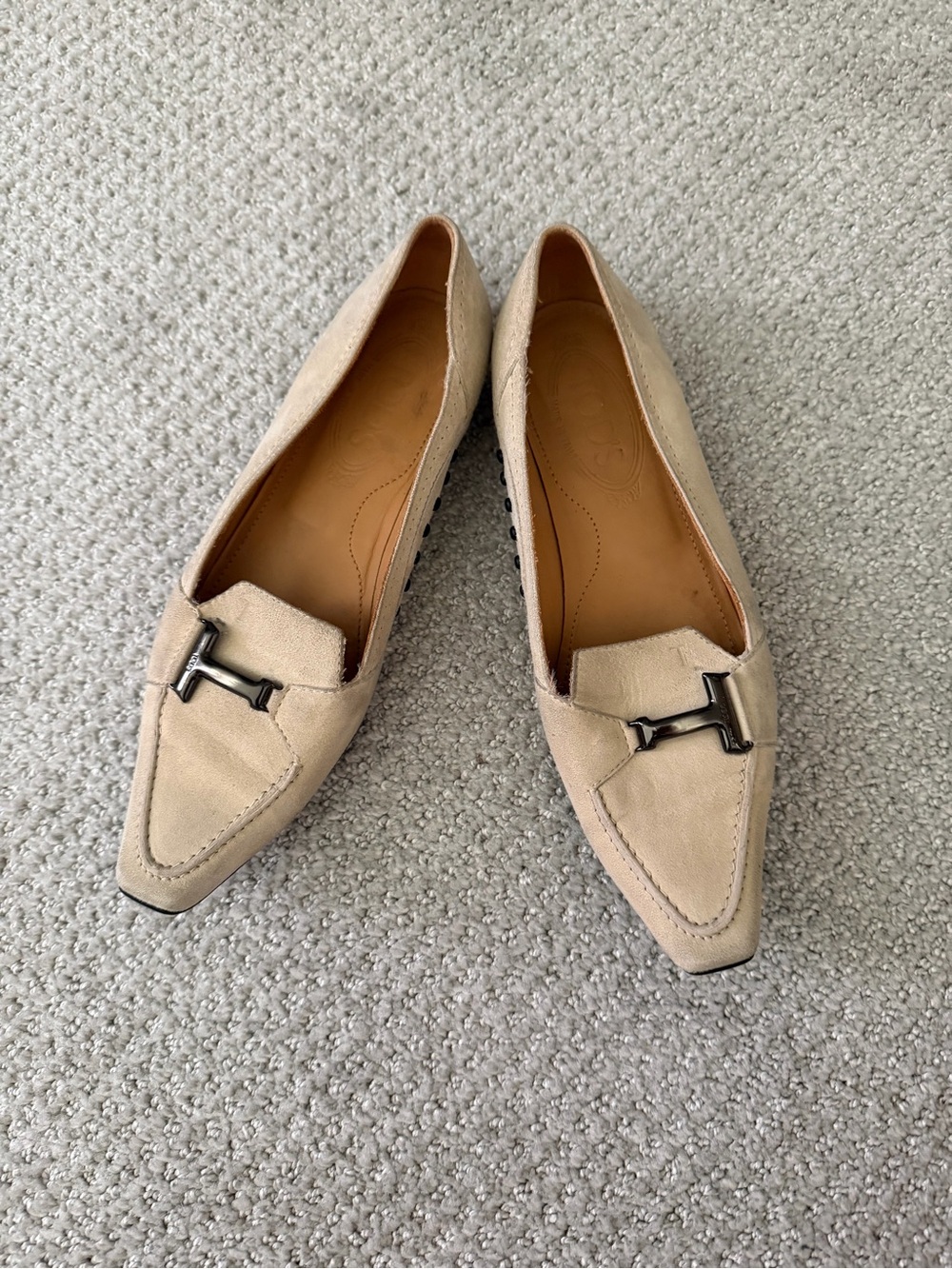 TODS Tan Suede Pointed Toe Loafers Silver H Clasp Hardware Size US 5